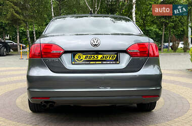 Седан Volkswagen Jetta 2013 в 