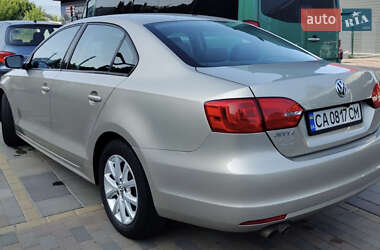 Седан Volkswagen Jetta 2012 в 