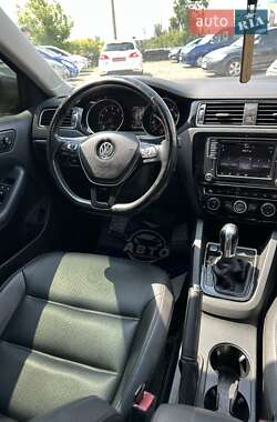 Седан Volkswagen Jetta 2016 в 