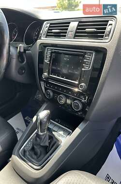Седан Volkswagen Jetta 2016 в 