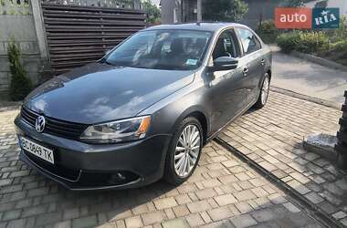 Седан Volkswagen Jetta 2014 в Львове