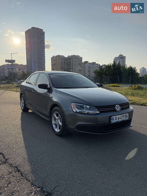 Седан Volkswagen Jetta 2013 в 