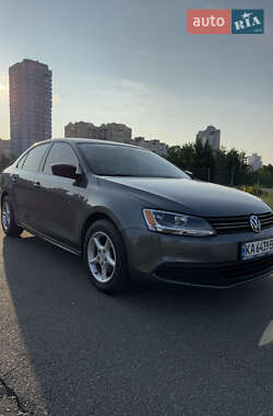 Седан Volkswagen Jetta 2013 в 