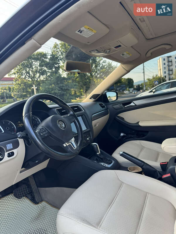 Седан Volkswagen Jetta 2014 в Ужгороді