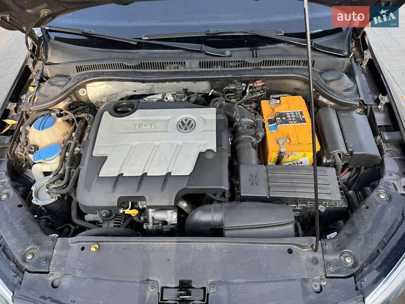 Седан Volkswagen Jetta 2014 в Ужгороді