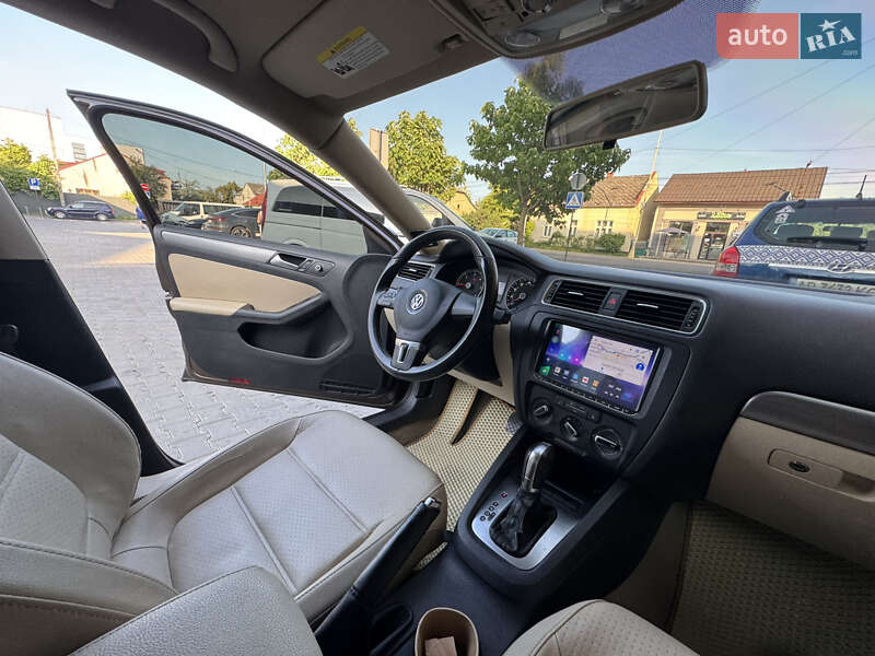 Седан Volkswagen Jetta 2014 в Ужгороді