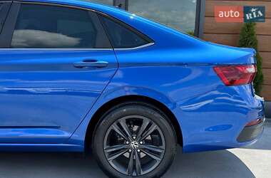Седан Volkswagen Jetta 2023 в 