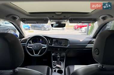 Седан Volkswagen Jetta 2023 в 