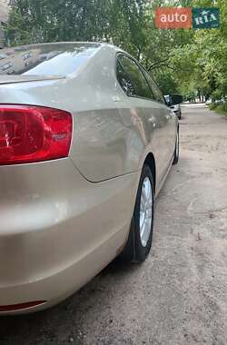 Седан Volkswagen Jetta 2012 в 
