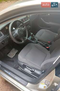 Седан Volkswagen Jetta 2012 в 