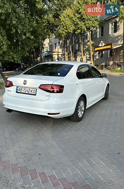 Седан Volkswagen Jetta 2016 в 