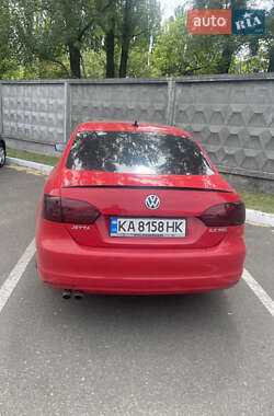 Седан Volkswagen Jetta 2012 в 