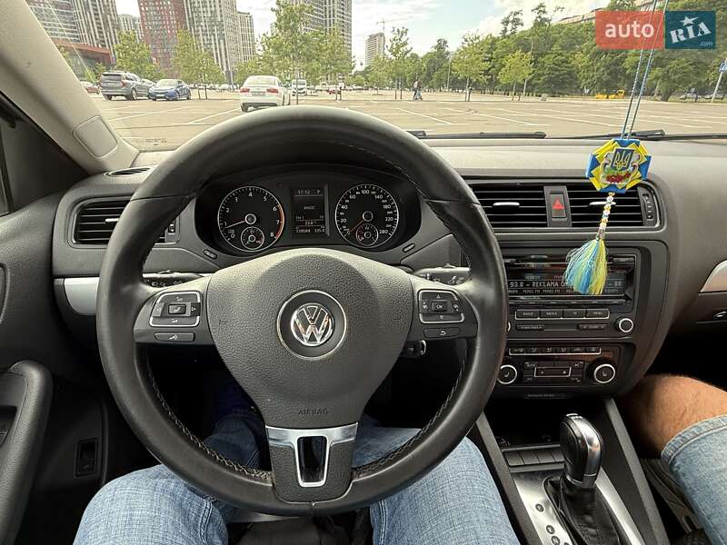 Седан Volkswagen Jetta 2011 в Киеве