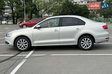 Седан Volkswagen Jetta 2011 в 