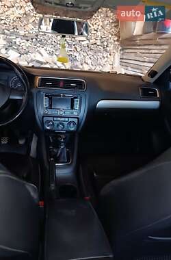Седан Volkswagen Jetta 2011 в 