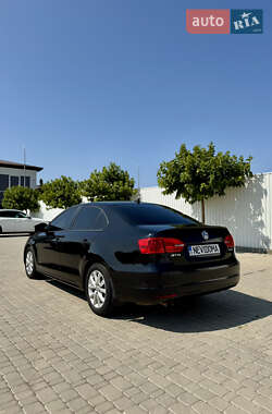 Седан Volkswagen Jetta 2011 в 