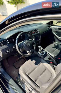 Седан Volkswagen Jetta 2011 в 