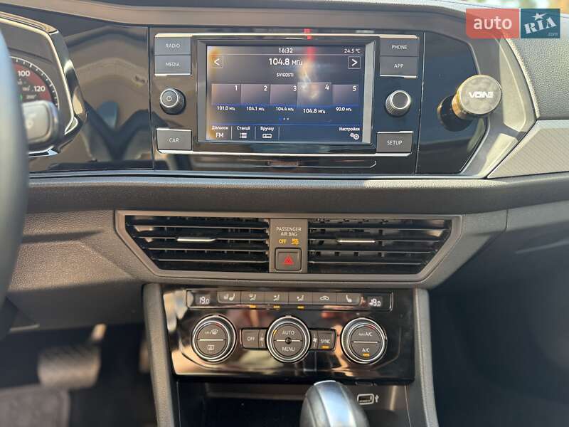 Седан Volkswagen Jetta 2019 в Стрые