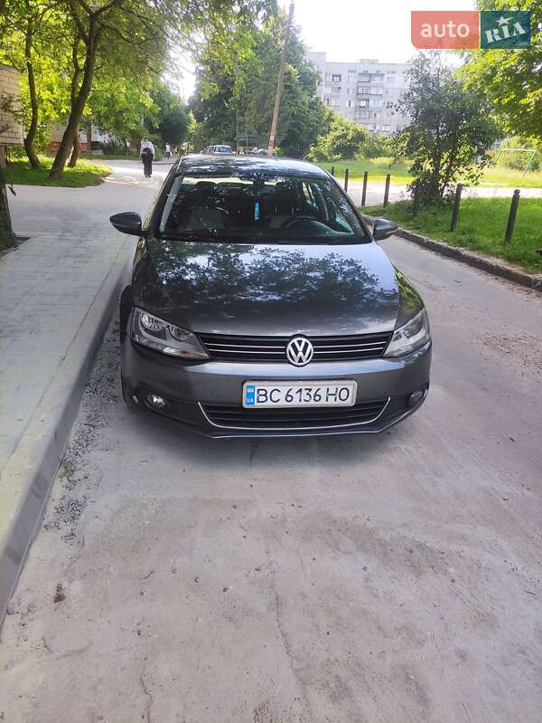 Седан Volkswagen Jetta 2012 в Львове