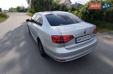 Седан Volkswagen Jetta 2015 в 