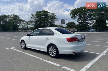 Седан Volkswagen Jetta 2014 в 