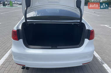 Седан Volkswagen Jetta 2014 в 