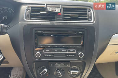 Седан Volkswagen Jetta 2014 в 