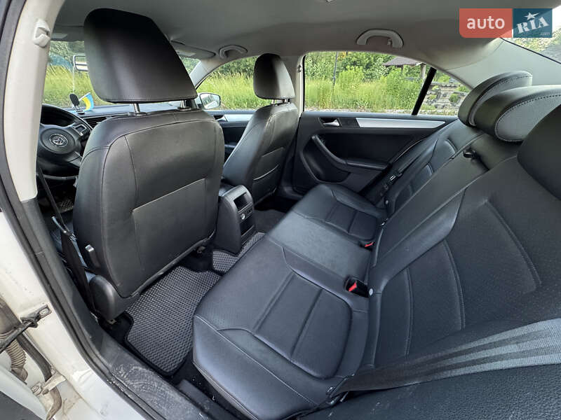 Седан Volkswagen Jetta 2012 в Житомире