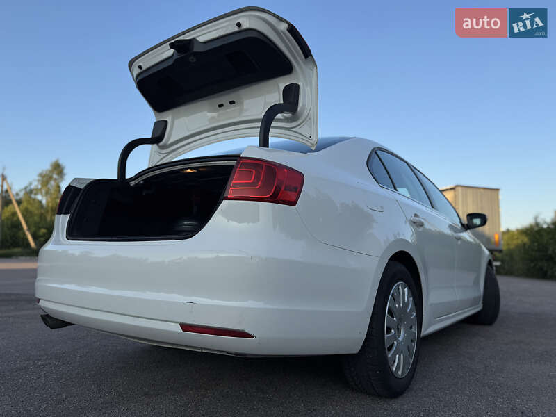 Седан Volkswagen Jetta 2012 в Житомире