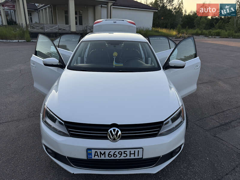 Седан Volkswagen Jetta 2012 в Житомире