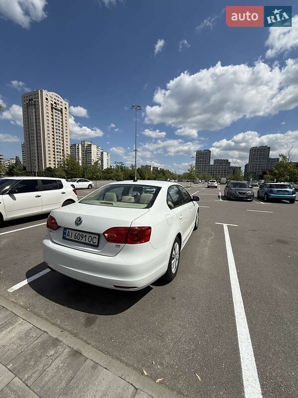 Седан Volkswagen Jetta 2014 в Києві
