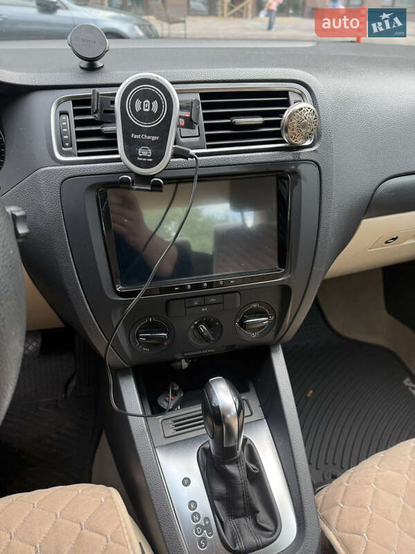 Седан Volkswagen Jetta 2014 в Києві