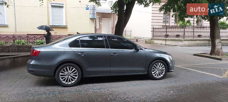 Седан Volkswagen Jetta 2014 в Івано-Франківську