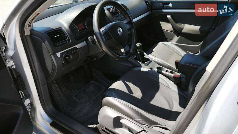 Седан Volkswagen Jetta 2009 в Львове