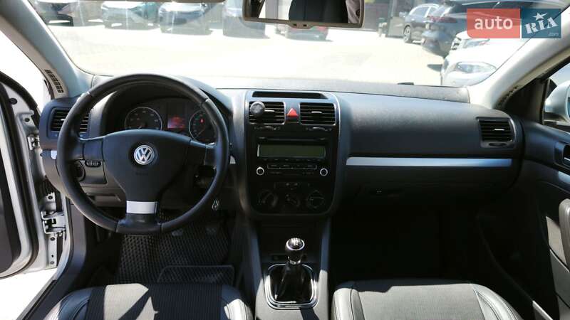 Седан Volkswagen Jetta 2009 в Львове