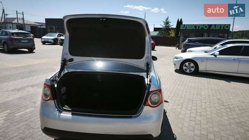 Седан Volkswagen Jetta 2009 в Львове