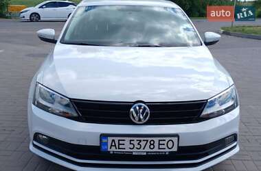 Седан Volkswagen Jetta 2016 в Днепре