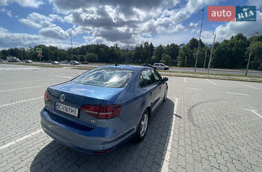 Седан Volkswagen Jetta 2016 в 