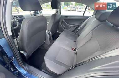Седан Volkswagen Jetta 2016 в 