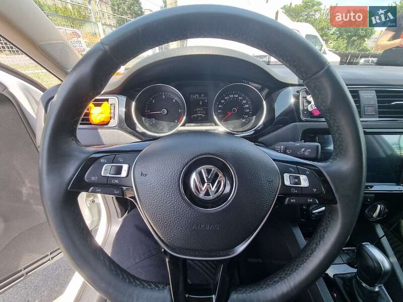 Седан Volkswagen Jetta 2015 в Дніпрі