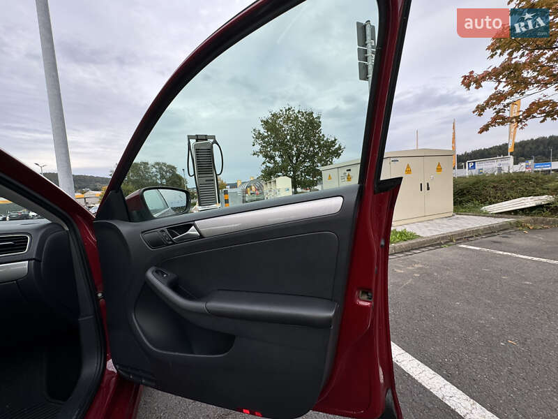 Седан Volkswagen Jetta 2017 в Львові