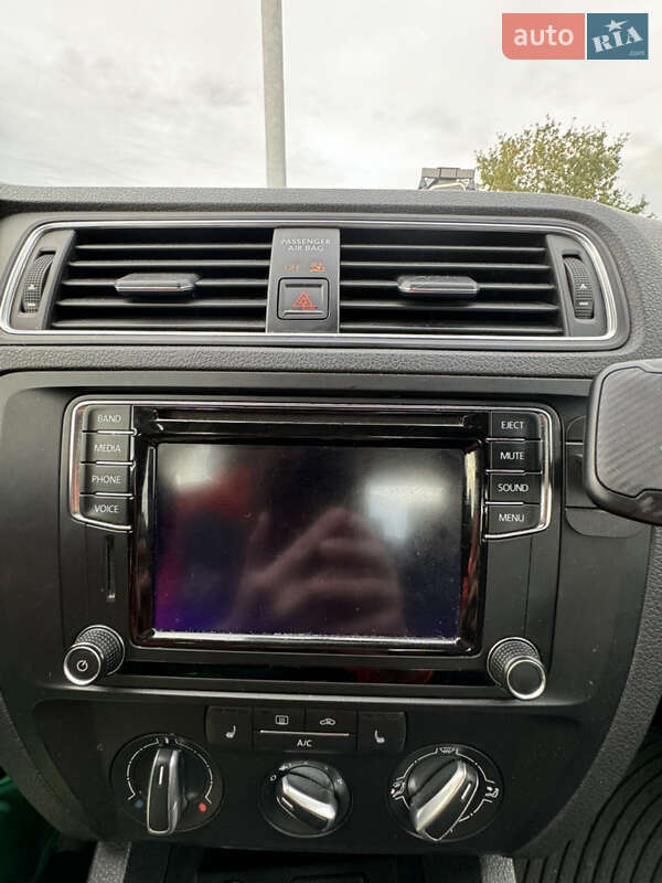 Седан Volkswagen Jetta 2017 в Львові