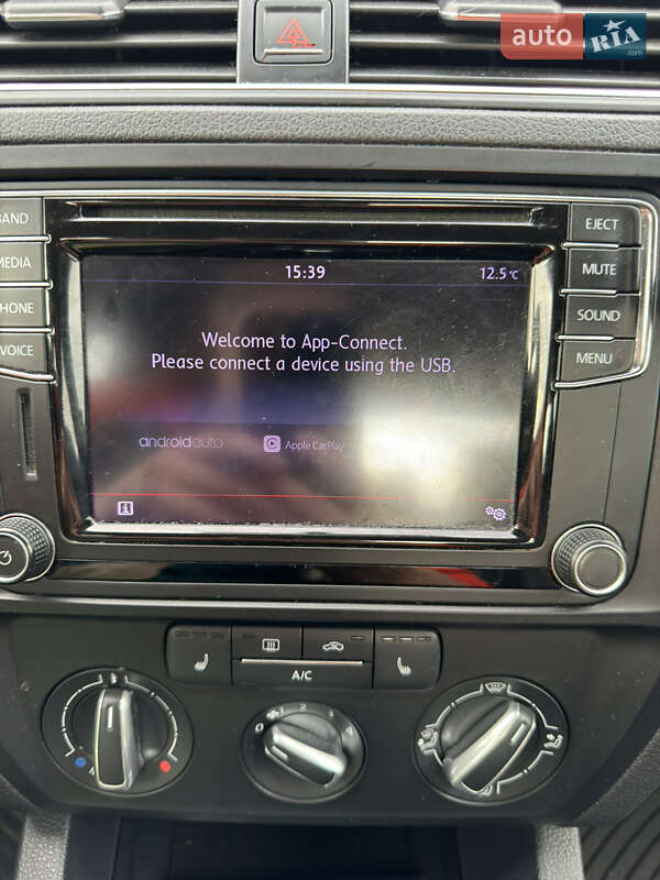 Седан Volkswagen Jetta 2017 в Львові