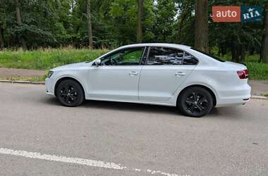 Седан Volkswagen Jetta 2016 в Черновцах