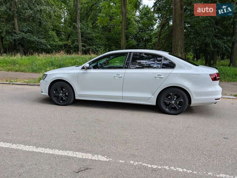 Седан Volkswagen Jetta 2016 в Черновцах