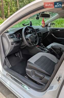 Седан Volkswagen Jetta 2016 в 