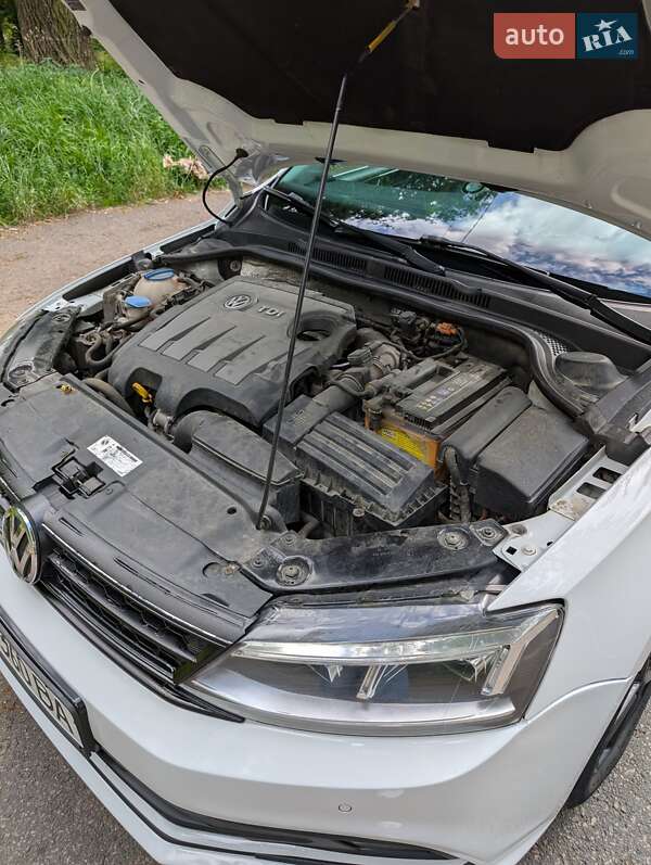 Седан Volkswagen Jetta 2016 в Черновцах