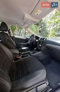Седан Volkswagen Jetta 2015 в Дніпрі