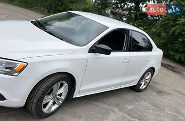 Седан Volkswagen Jetta 2012 в 