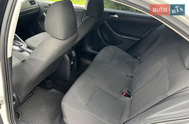Седан Volkswagen Jetta 2012 в 